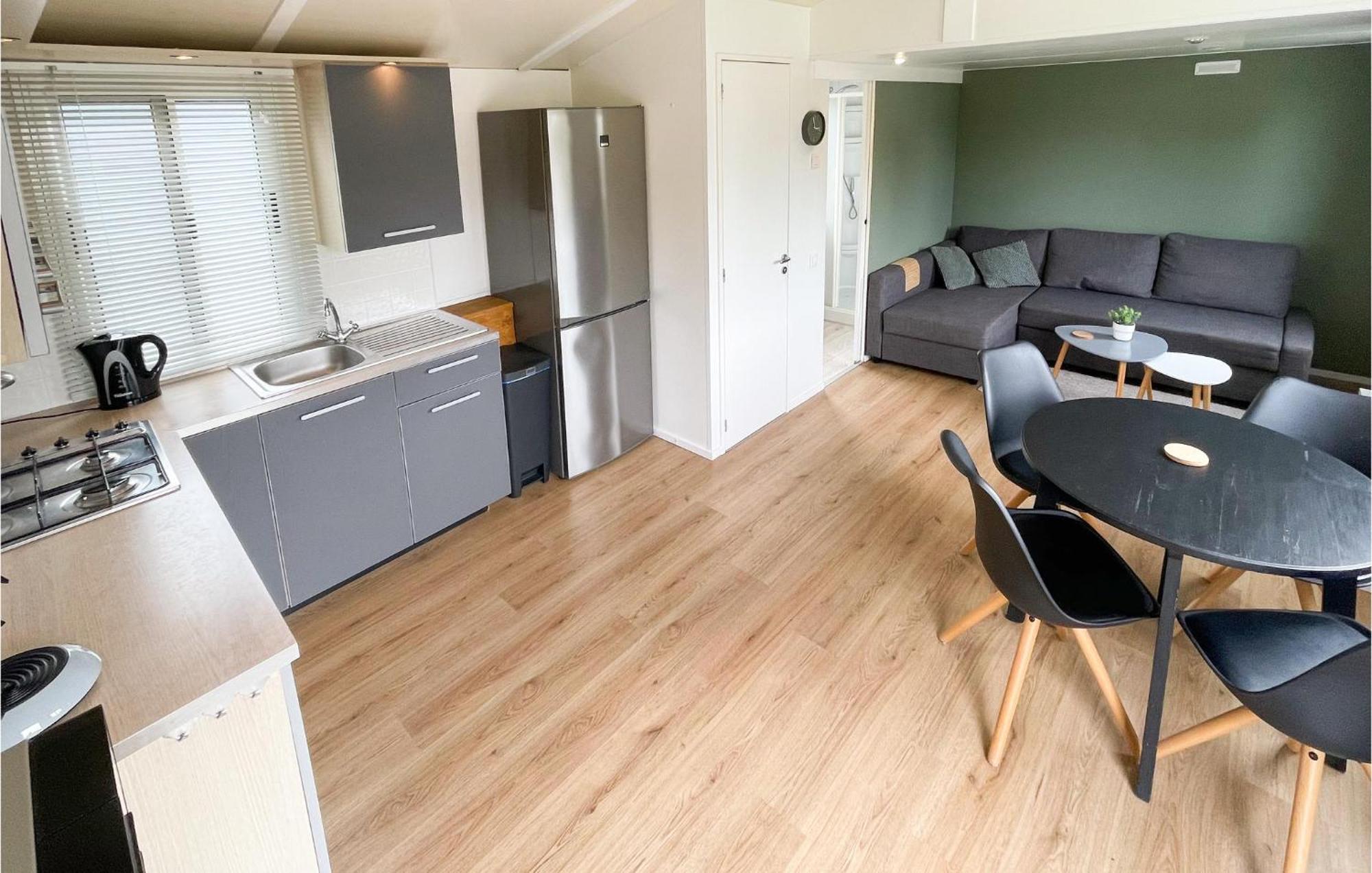 Gorgeous Home In Tzummarum With Wifi 외부 사진