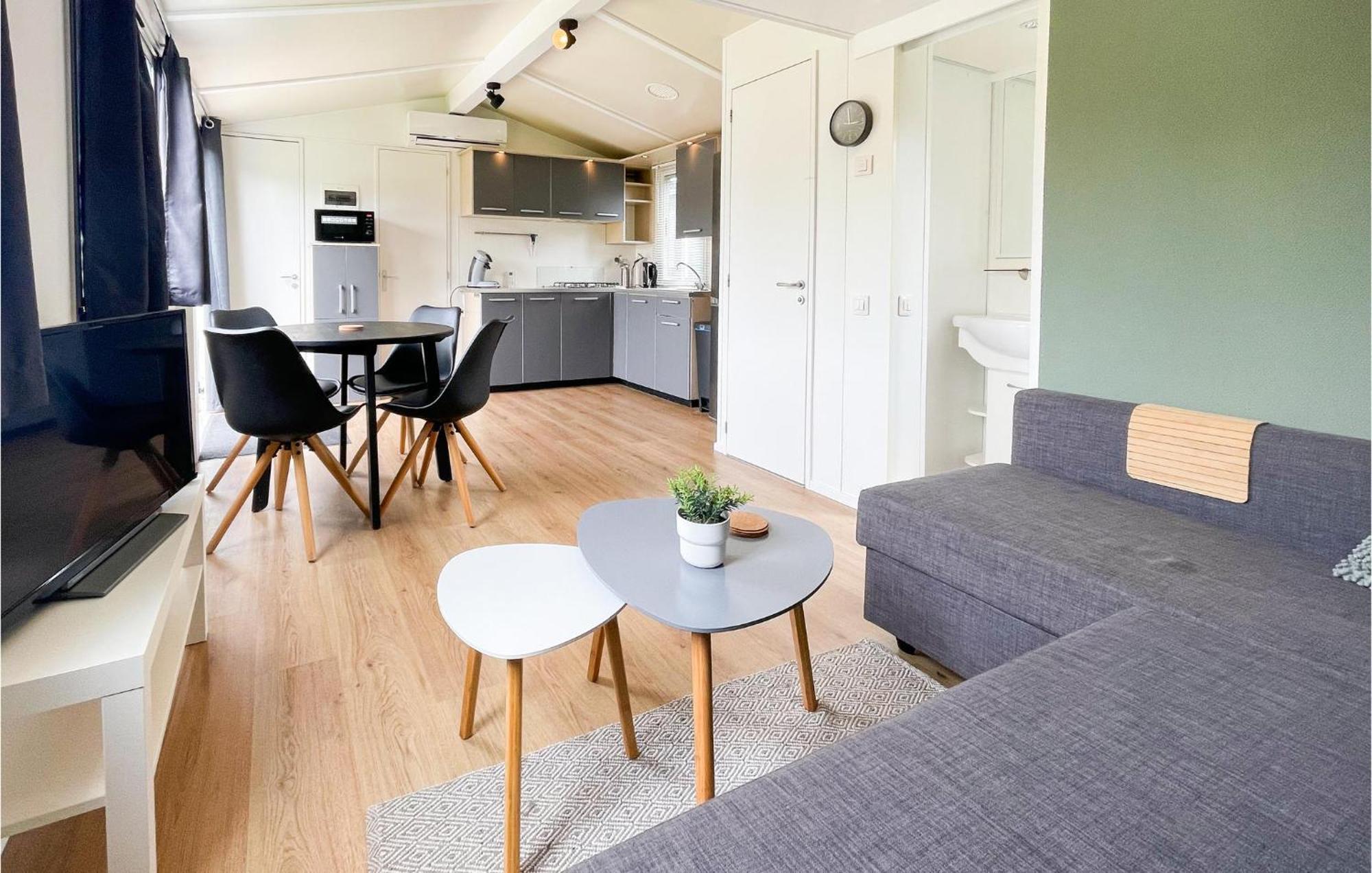 Gorgeous Home In Tzummarum With Wifi 외부 사진